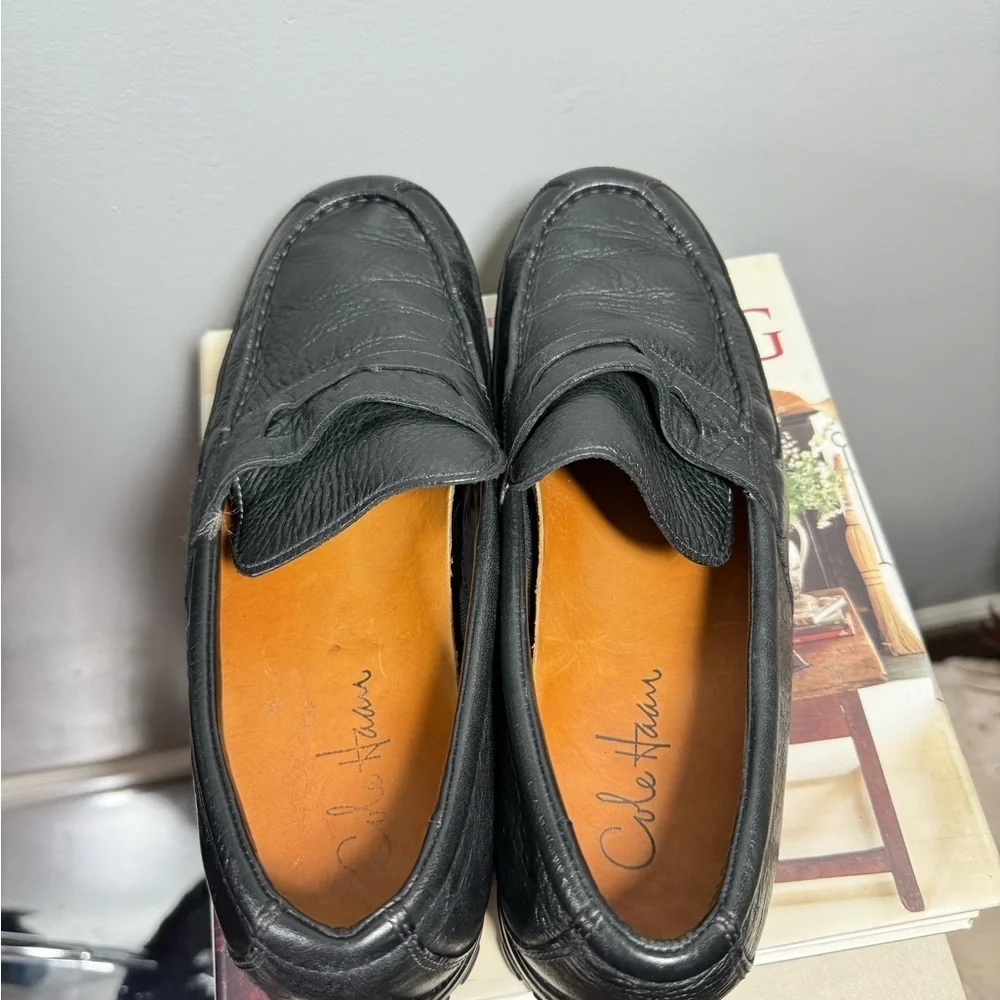 Classic Cole Haan Size 10 Men’s Black Leather Loafers